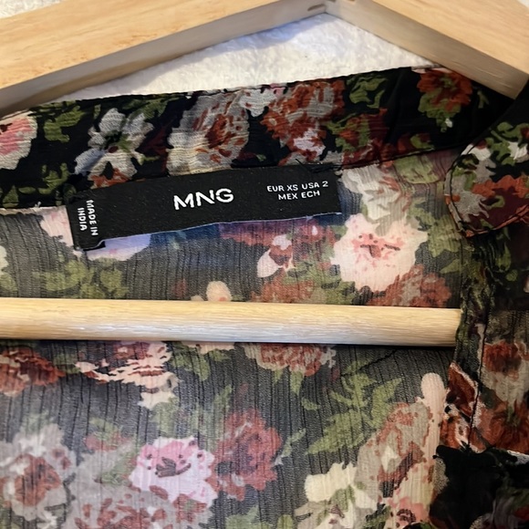 MANGO blouse XS flowers - Picture 2 of 6